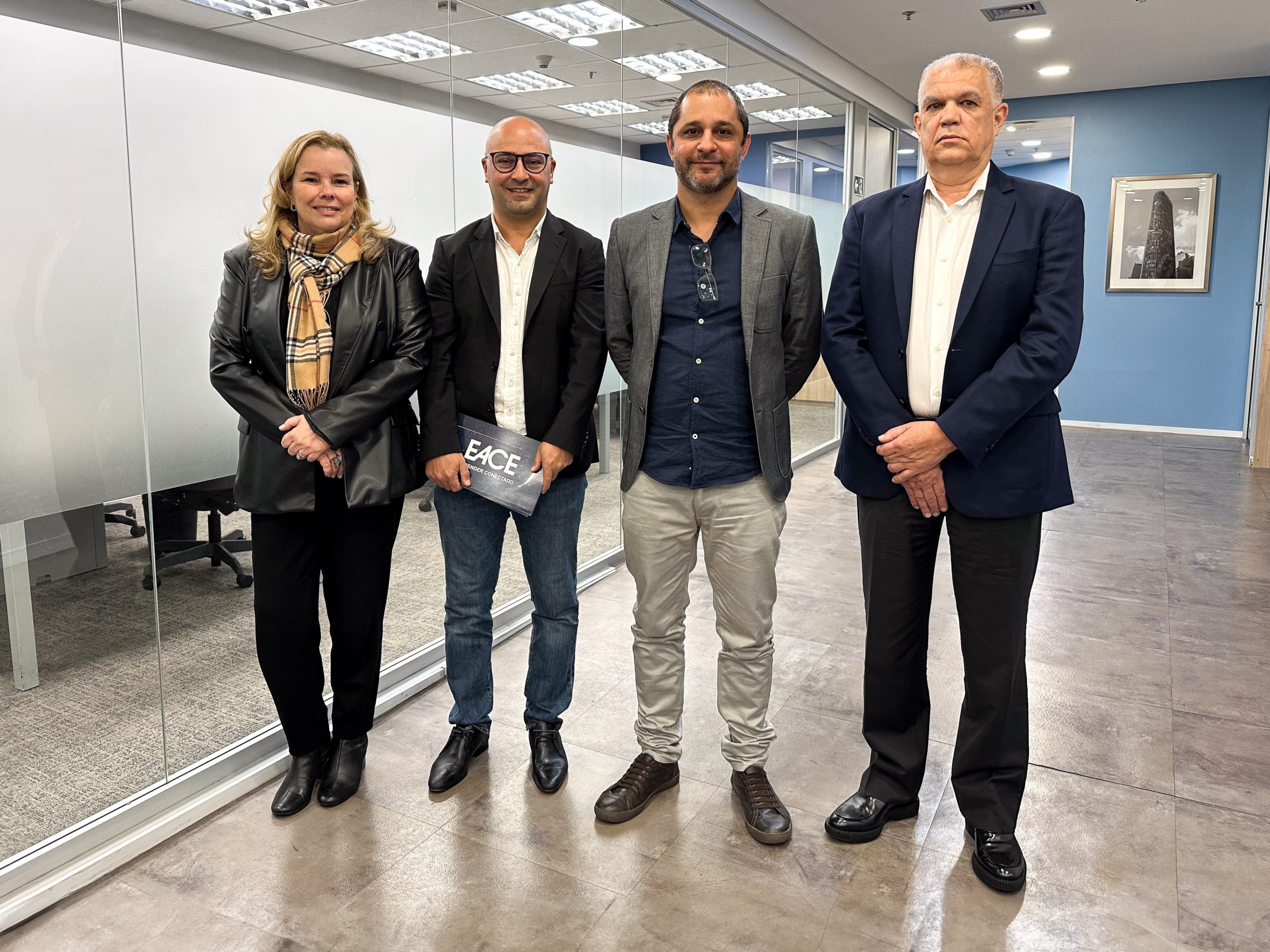 Paula Martins, CEO da EACE, Walid Mathlouthi, Head of Special Initiaives - UIT, Diogo Moyses, Brazil FCDO National Project Officer - UIT e Luiz Carlos Gonçalves, COO da EACE